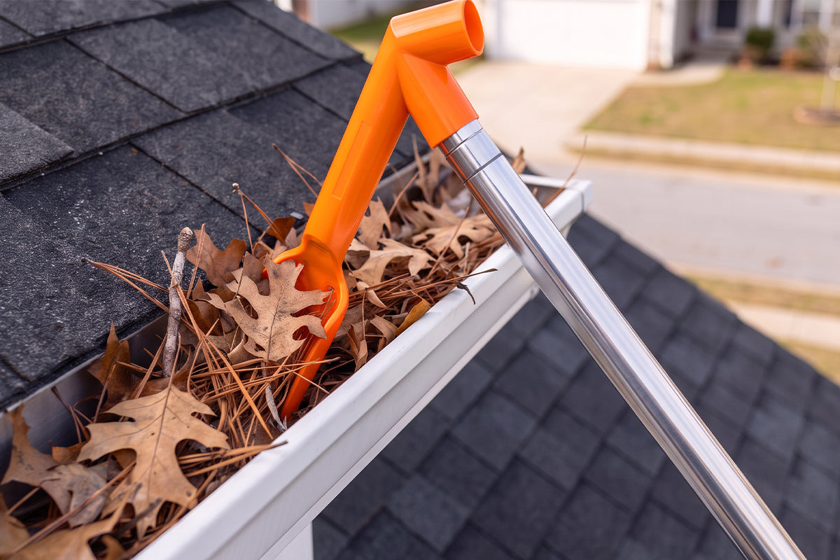 Adjustable gutter tool