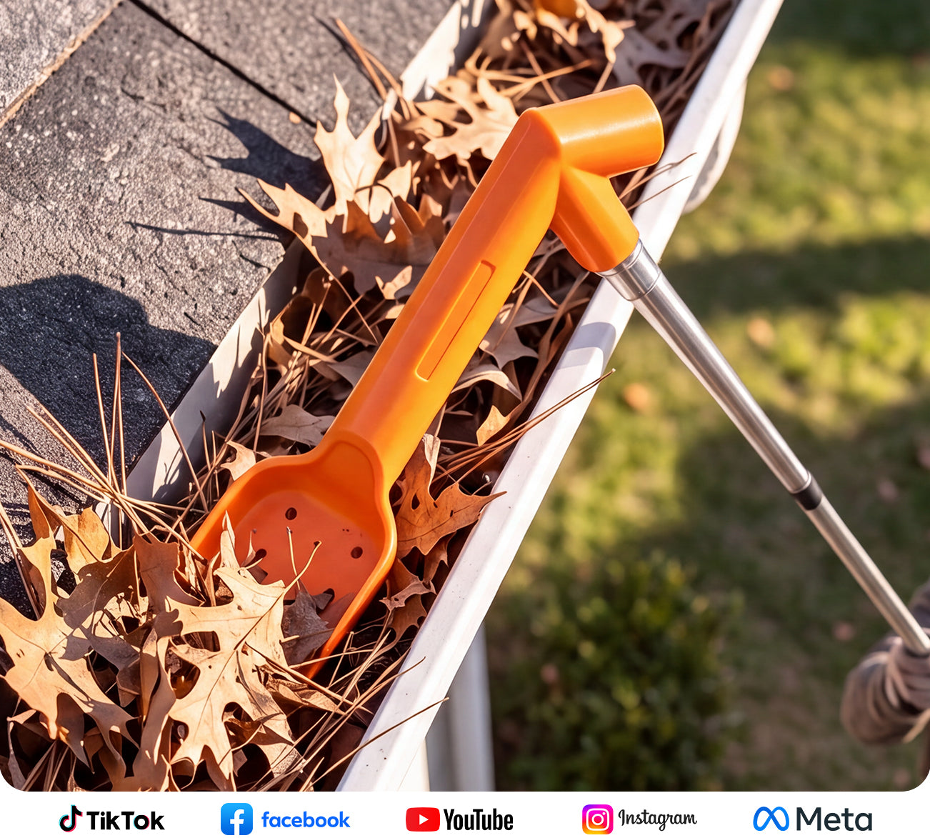 Extendable gutter cleaning tool